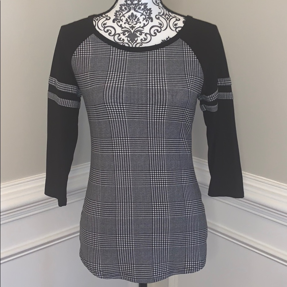 Ultra Flirt 3/4 sleeve top plaid black/white Small